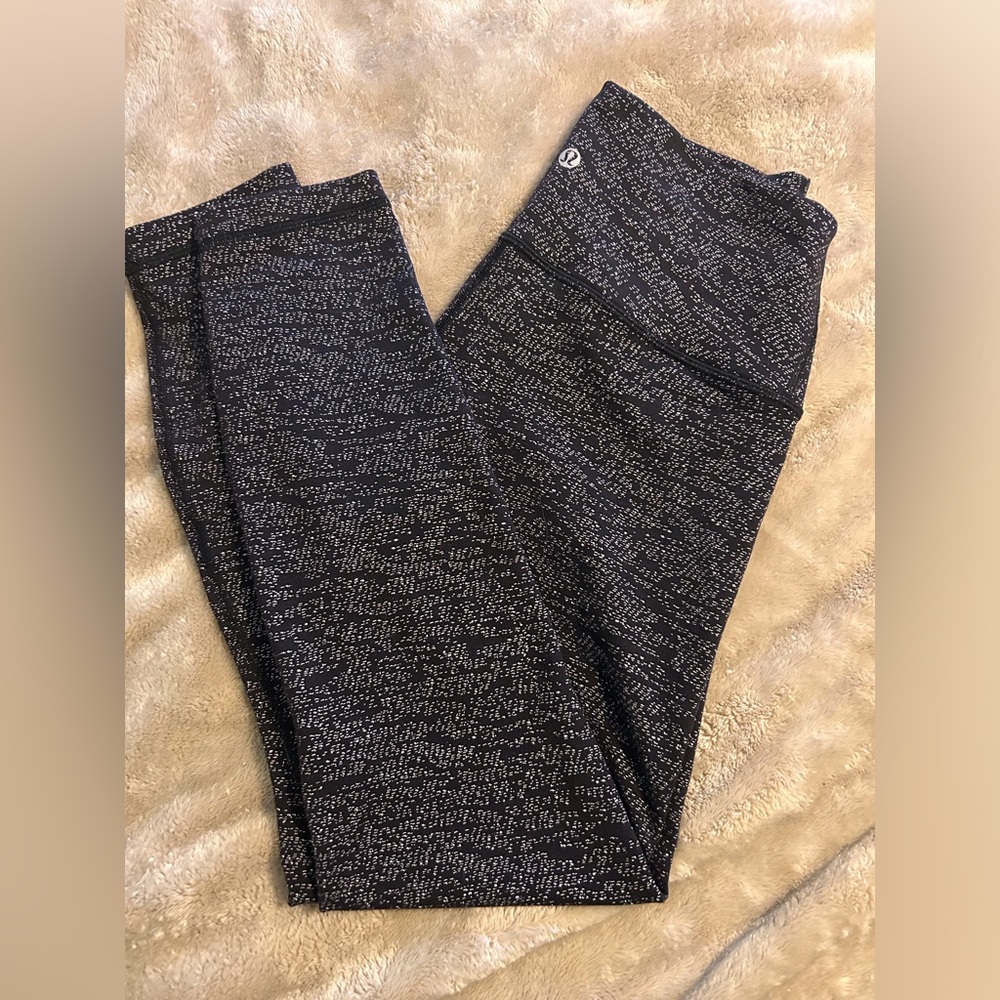 Lululemon Black and Silver Patterned Wunder Under 7/8 Leggings